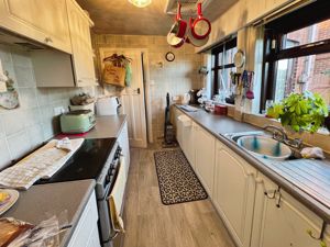 Kitchen- click for photo gallery